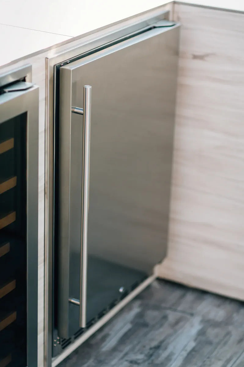 True Flame 24" Outdoor Rated Refrigerator (5.1c)