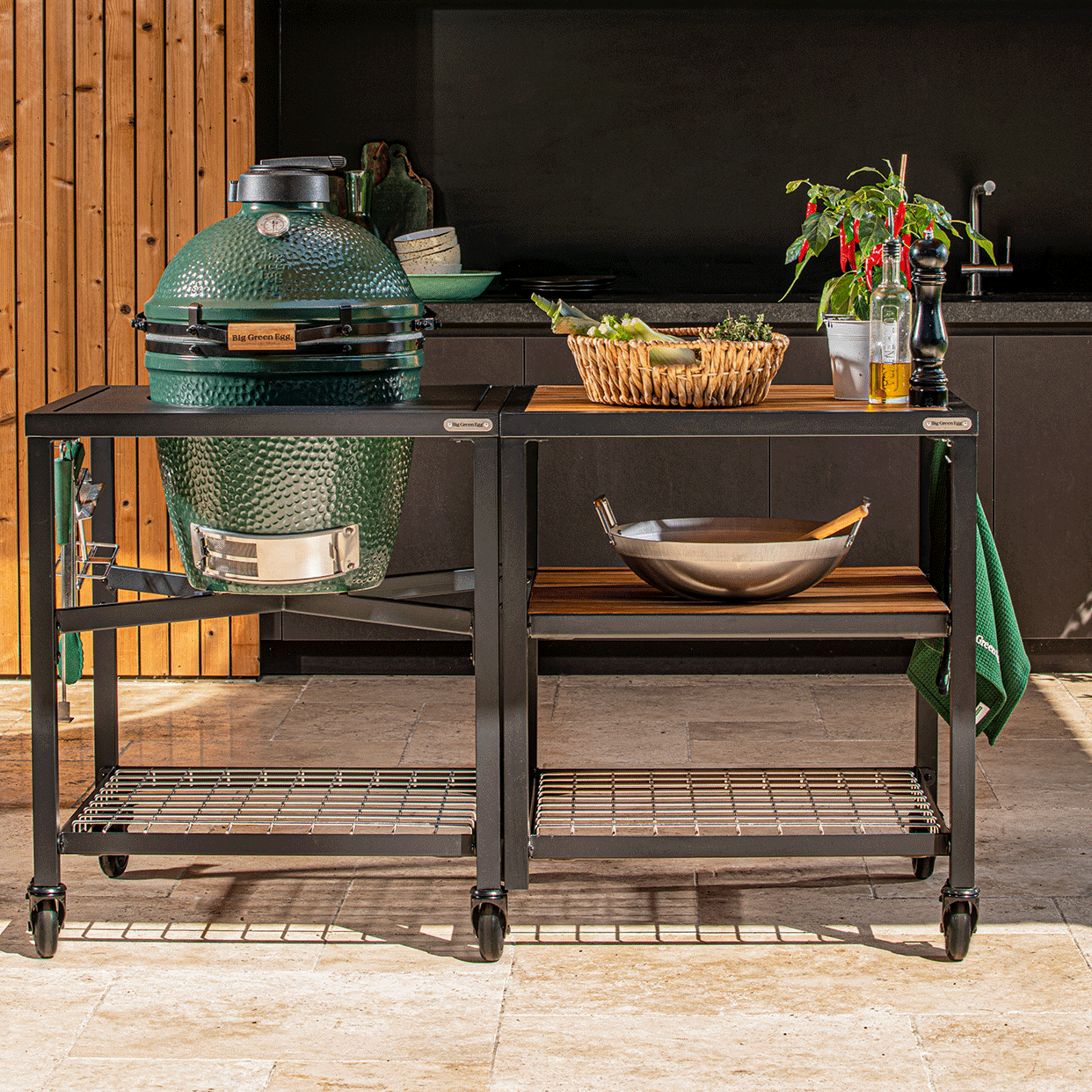 Big Green Egg - Large Big Green Egg (Surface Mounted)