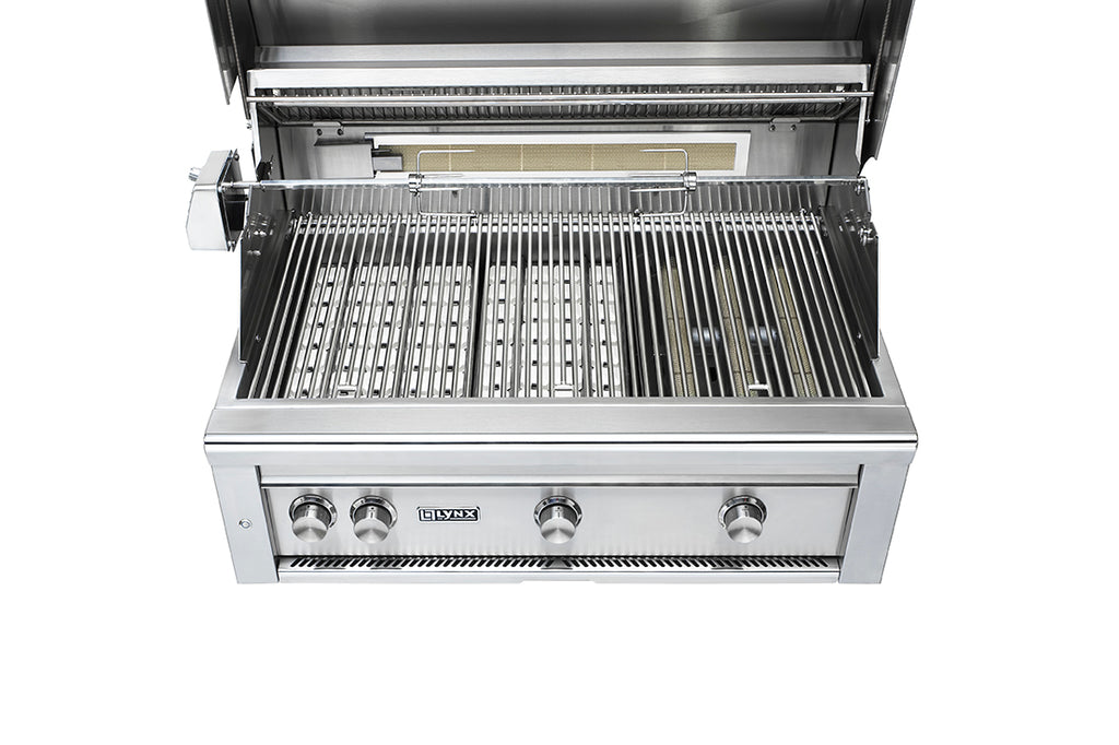 Lynx 36” Professional Built in Grill with 1 Trident Infrared Burner and 2 Ceramic Burners and Rotisserie w/insulated jacket