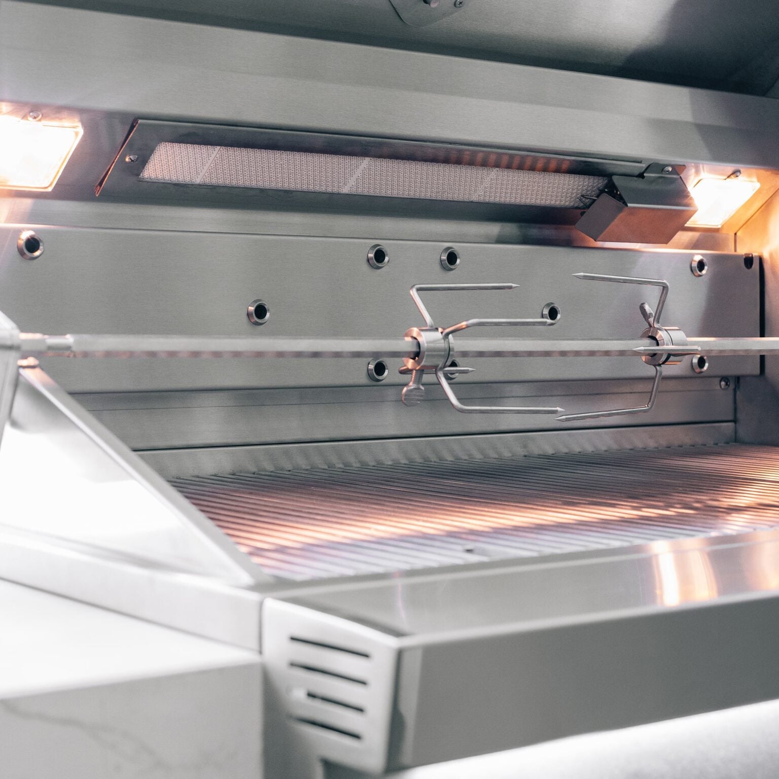 Summerset - Quest Series 42" Grill w/ insulated jacket