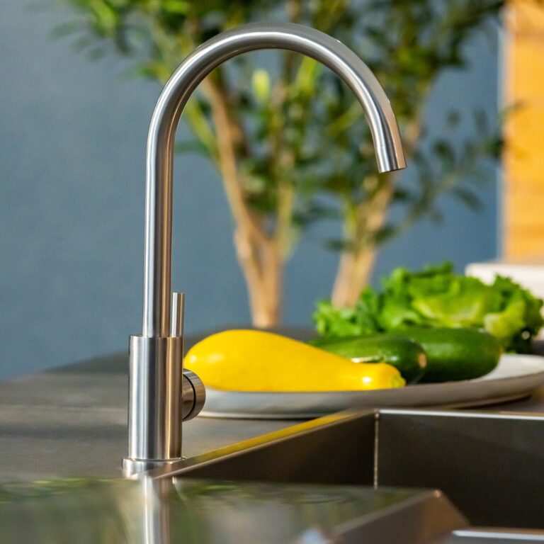 American Made Grills - 19" Undermount Sink & 360º Hot/Cold Faucet