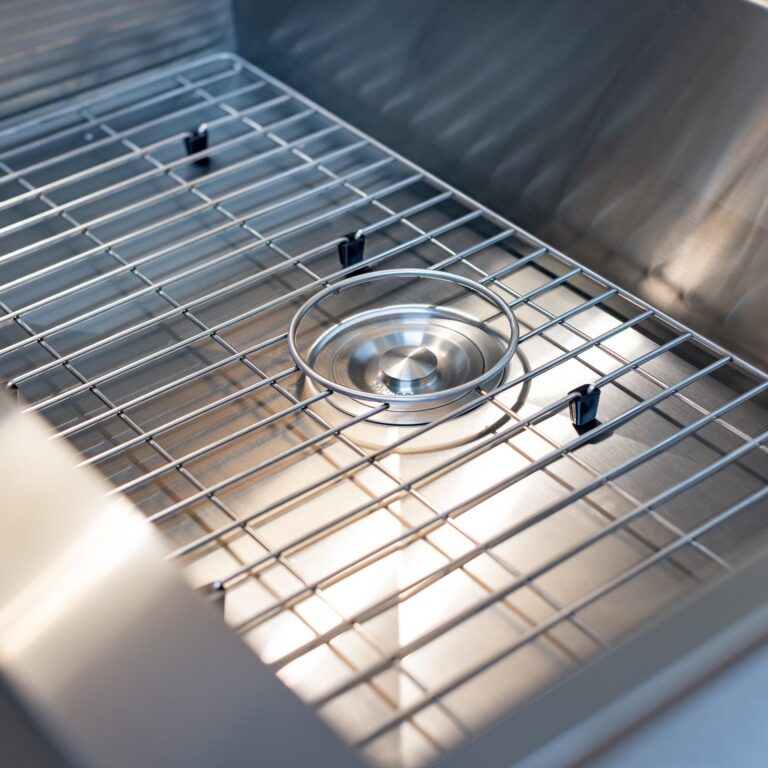 Summerset - 32" Farmhouse Sink w/Pull Down Faucet