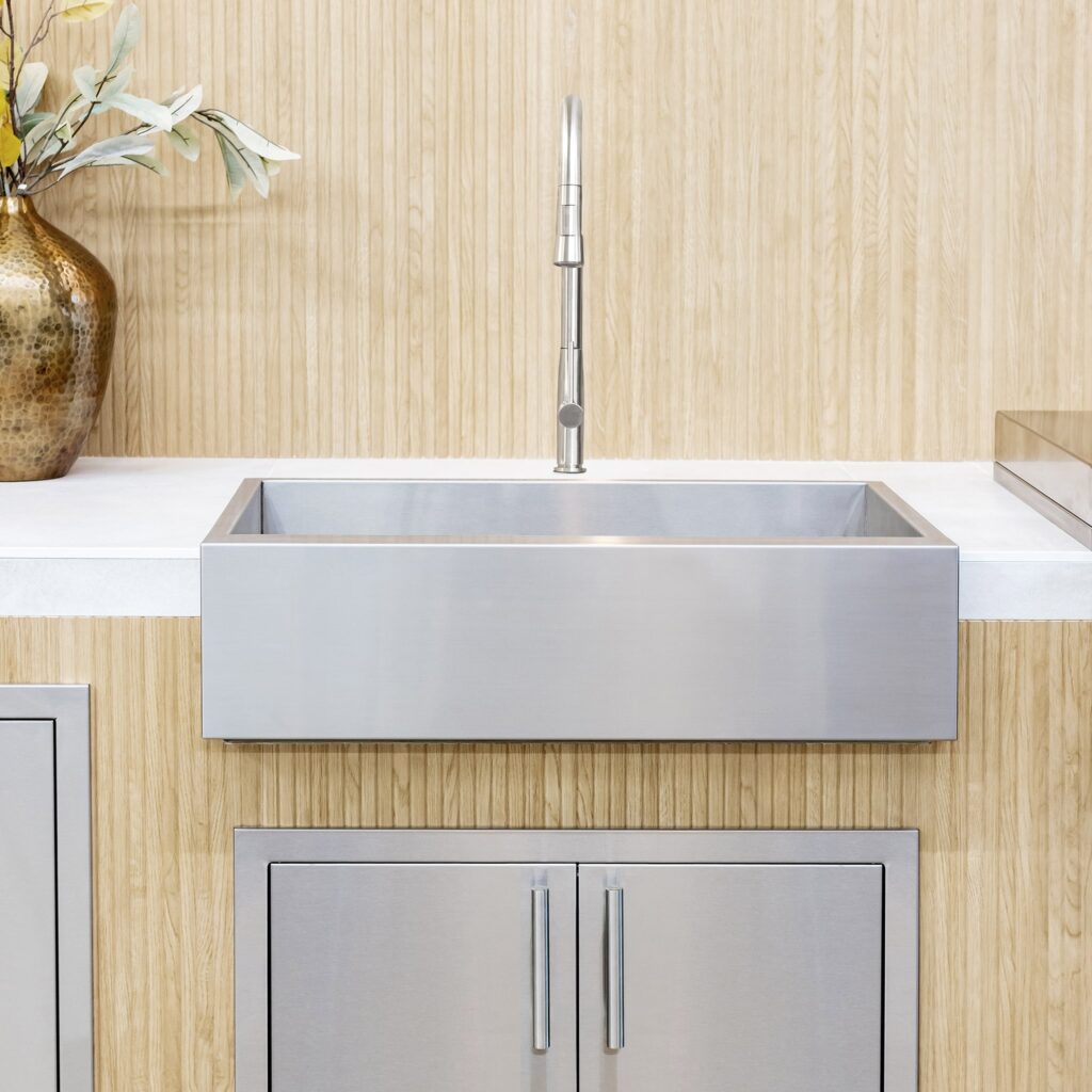 Summerset - 32" Farmhouse Sink w/Pull Down Faucet