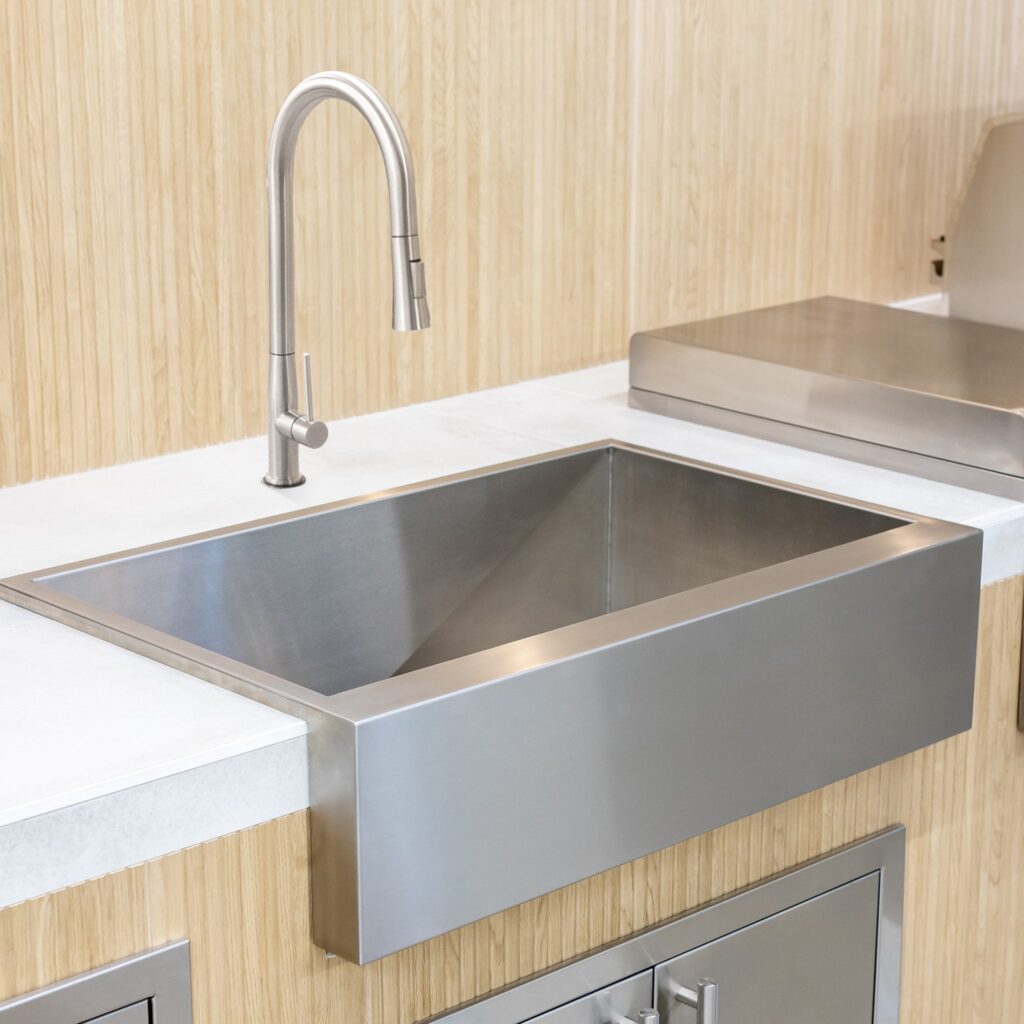 Summerset - 32" Farmhouse Sink w/Pull Down Faucet